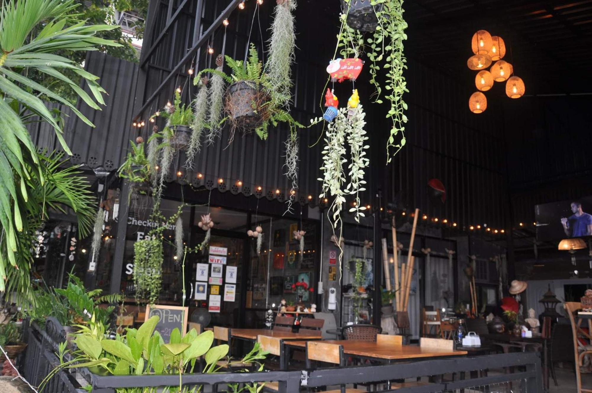 Eat N Sleep Hotel Phuket Exterior photo