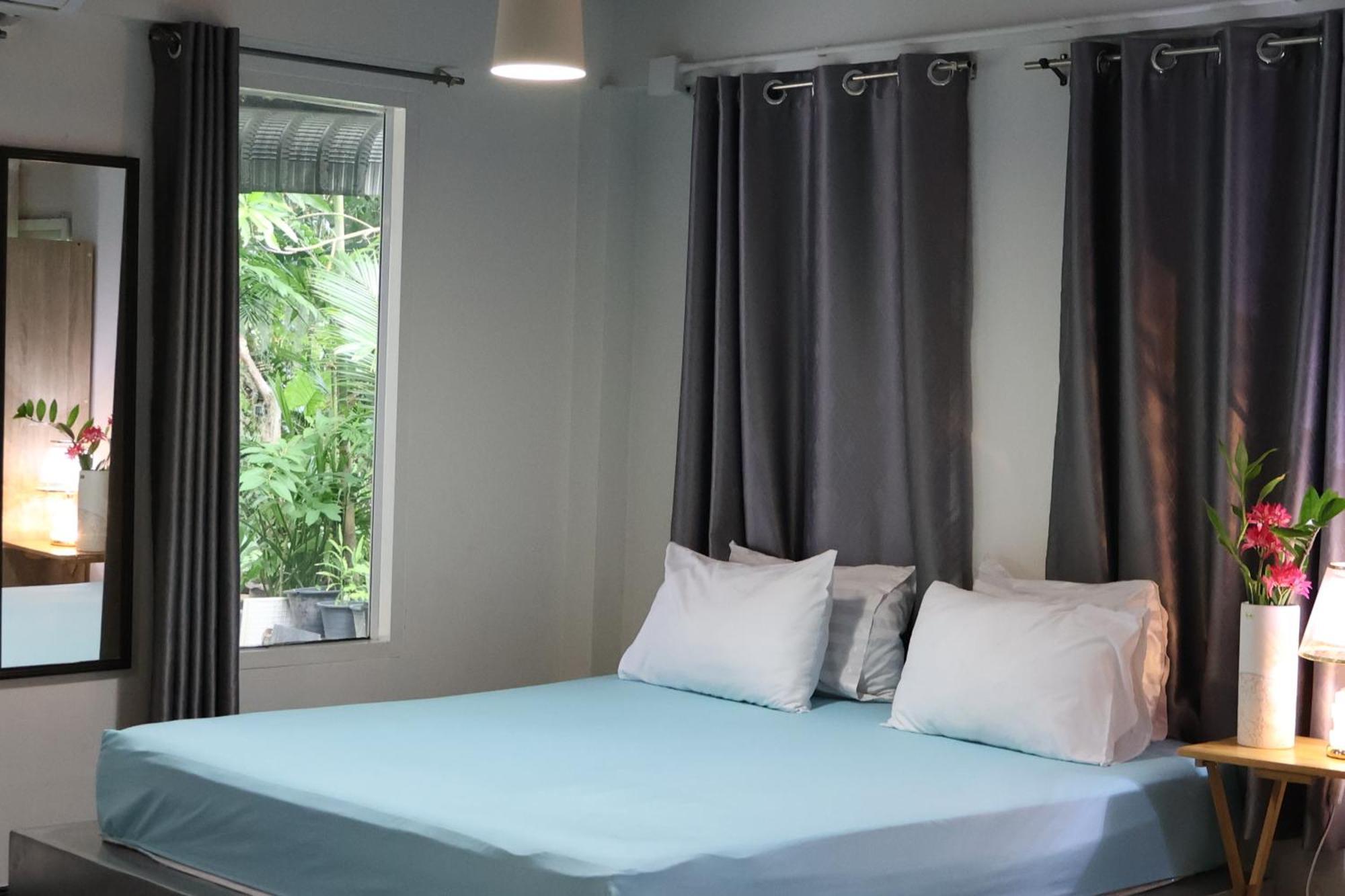 Eat N Sleep Hotel Phuket Exterior photo