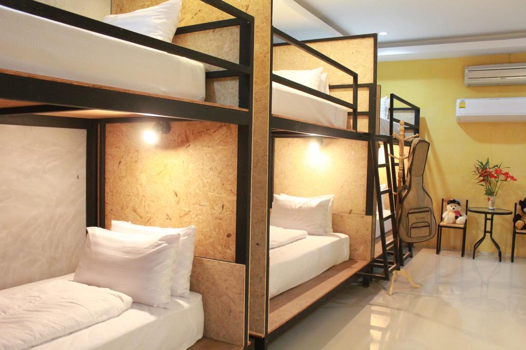 Eat N Sleep Hotel Phuket Exterior photo