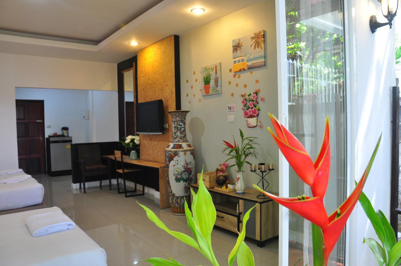 Eat N Sleep Hotel Phuket Exterior photo